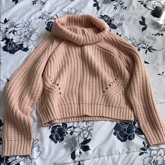 ivy + main Sweaters - Ivy + Main blush turtleneck sweater